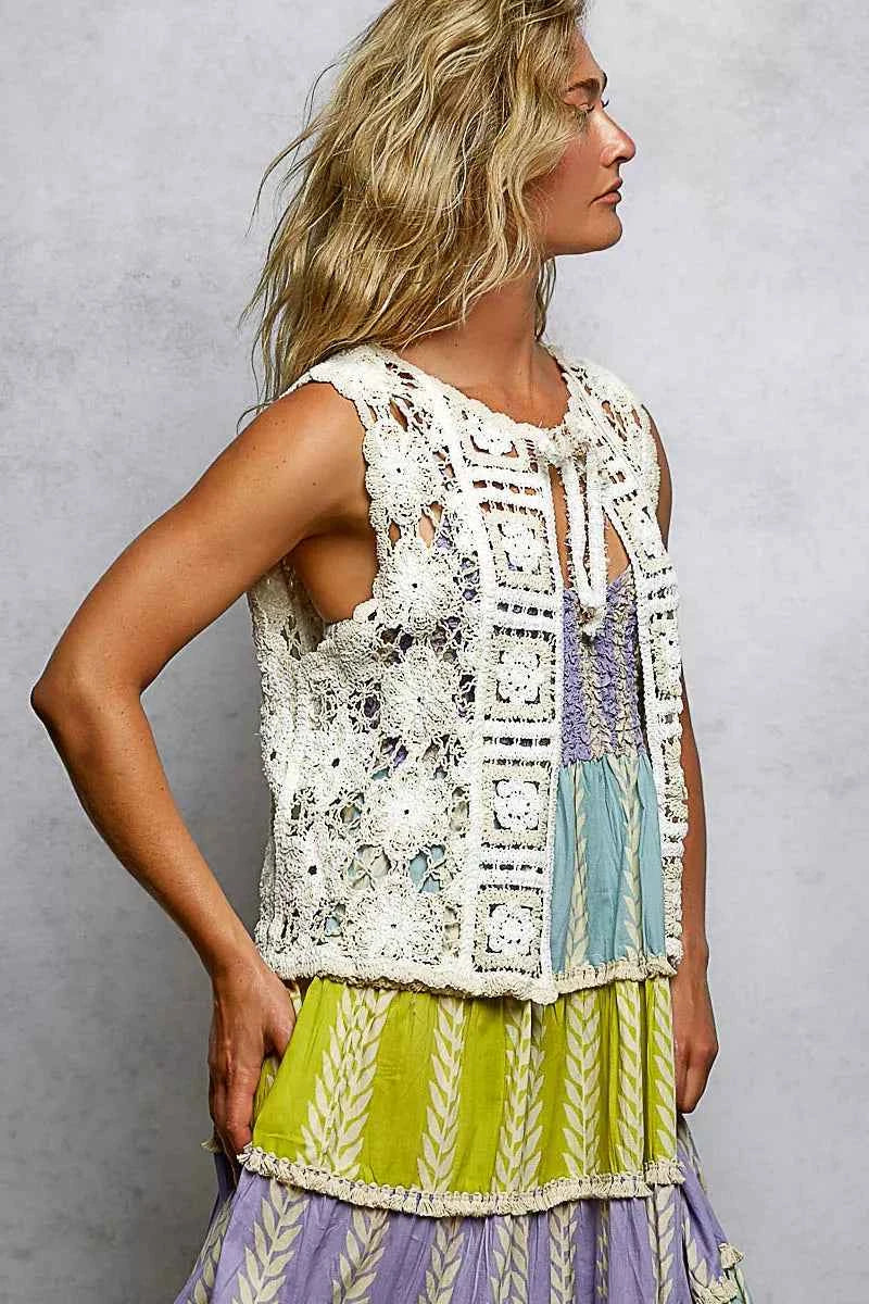 POL Tie Front Floral Pattern Crochet Vest with Scalloped Edge 29e8d435-ddeb-4253-88c4-5f86ce6b59c3-Max-Origin
