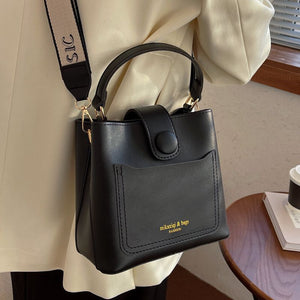 Wide-strap Crossbody Bag Chic Single-shoulder Bucket Bag Black One Size 2a56bbe5-4fb6-4a42-bac6-25755e7d2a88
