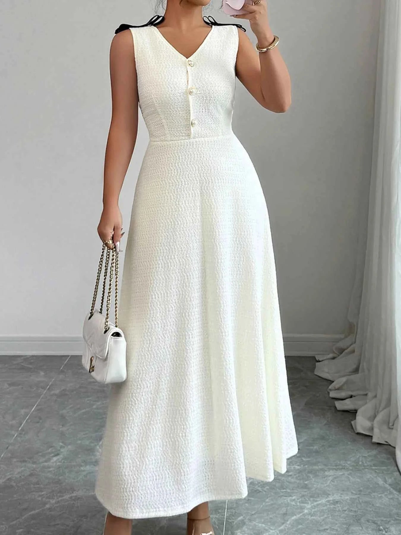 Buttoned Sleeveless Maxi Tank Dress 2dba3096-ccd3-4982-8b89-131c8c14515e-Max-Origin