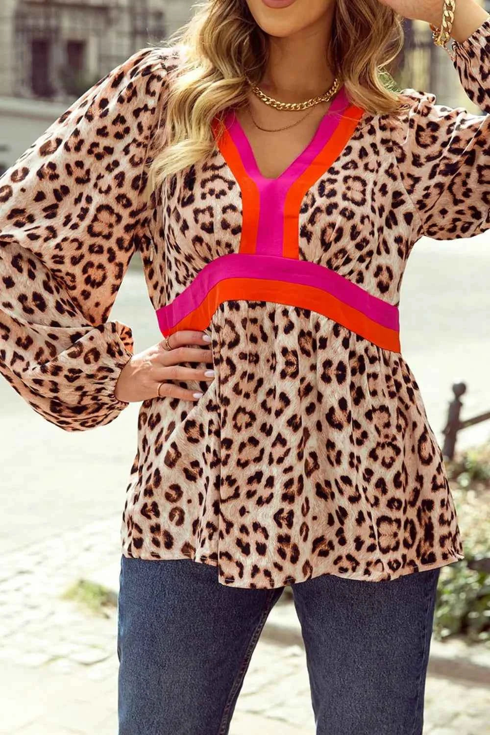 Leopard Print V-Neck Blouse with Contrast Trim Leopard 2e082e62-dd46-4eaa-913f-8338e3a108de-Max-Origin
