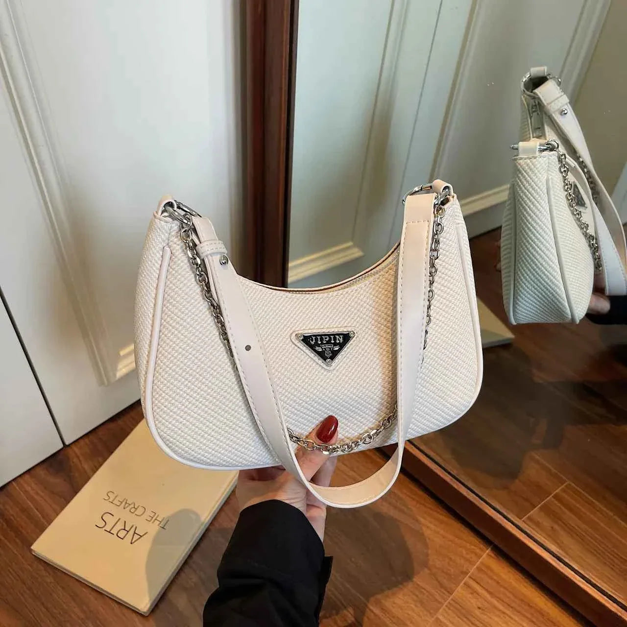 Chain Detail Shoulder Bag White onesize 2e156fd1ccea4f818ad6f3bce1fbd0b0-Max-Origin