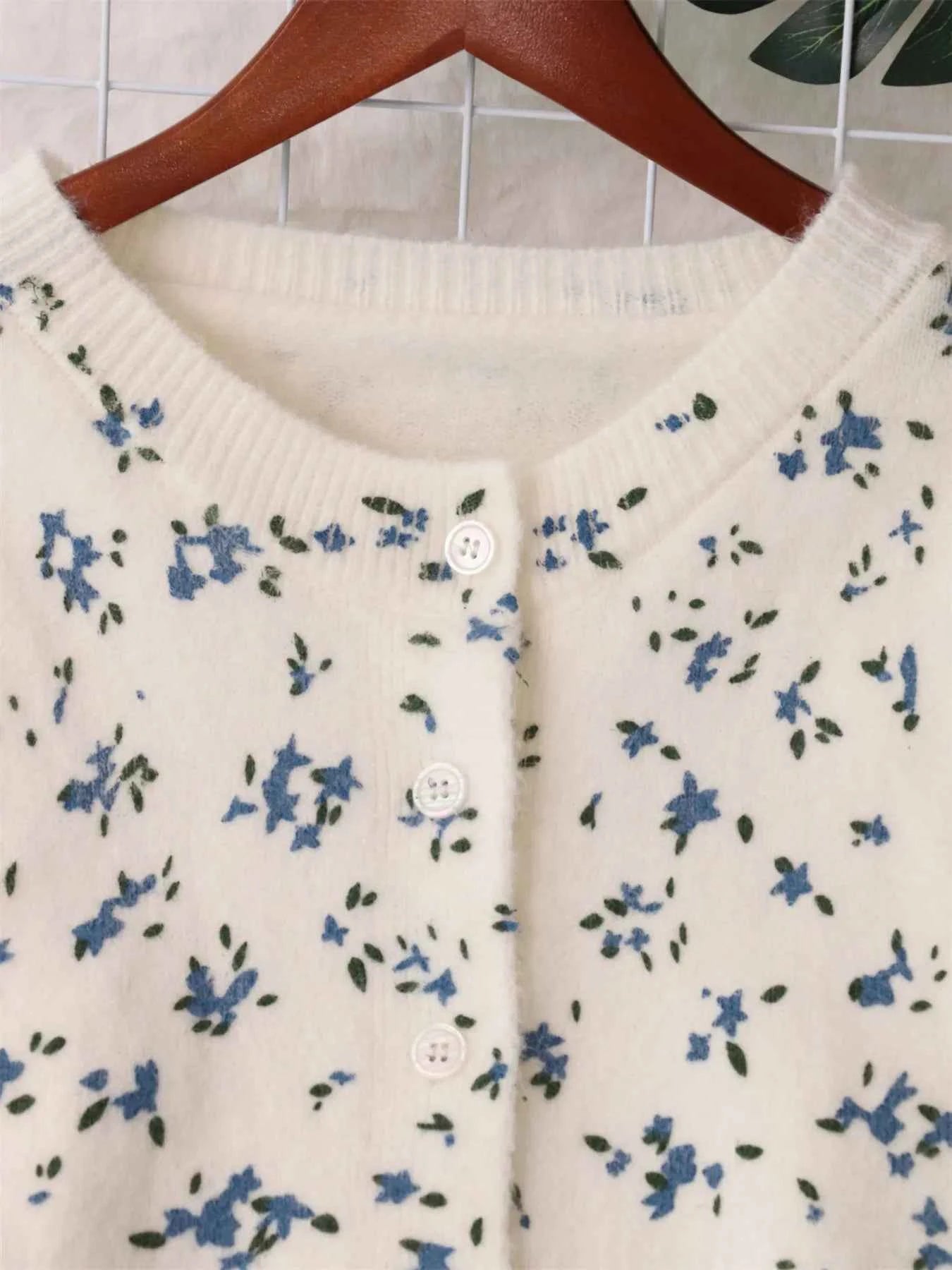 Floral Button-Up Long Sleeve Cardigan 2e4ad84f4d8c46a2af1cb5f2b73f9c23-Max-Origin
