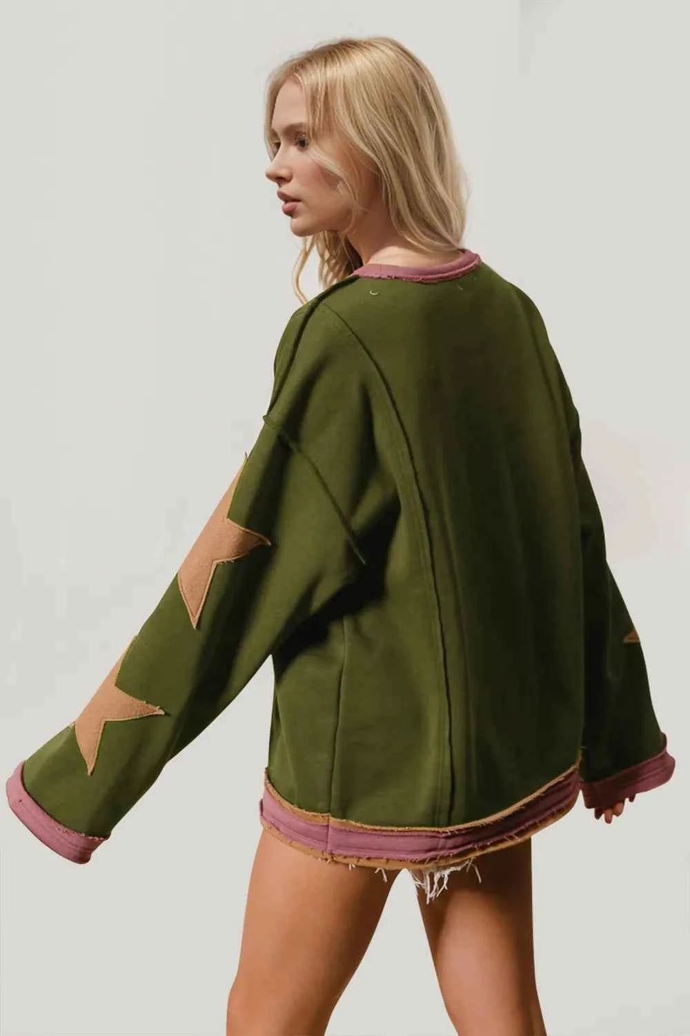 Double Take Star Patched Long Sleeve Sweatshirt 2ef46fae-66c7-4fe3-8cc6-34a40904dd72-Max