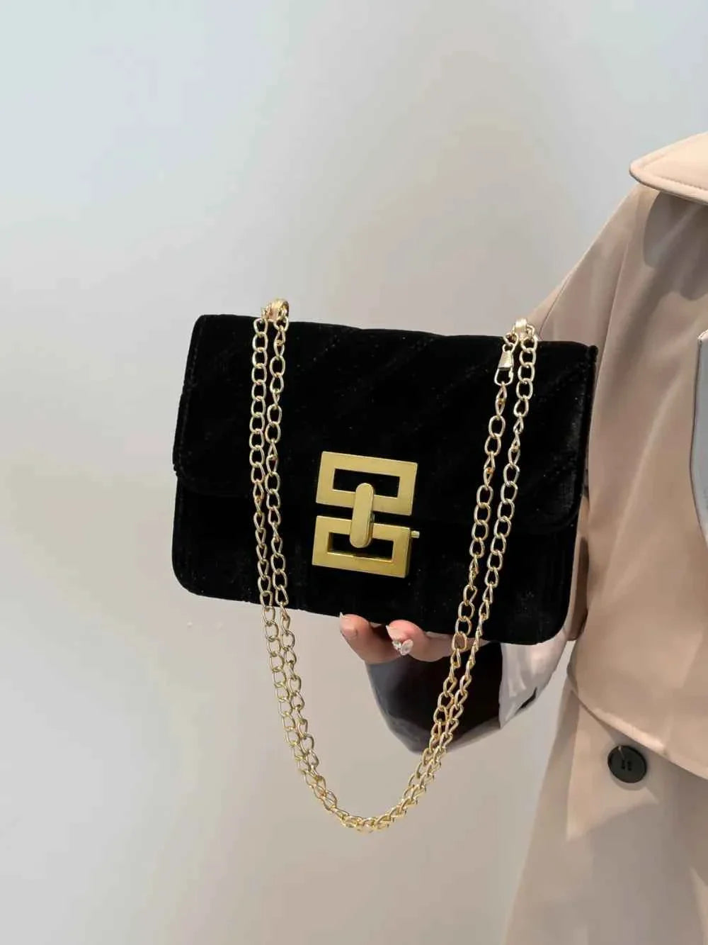 Gold Clasp Chain Shoulder Bag Black One Size 2f07f12f-b11d-4f02-9f6d-9aec2297ea57-Max