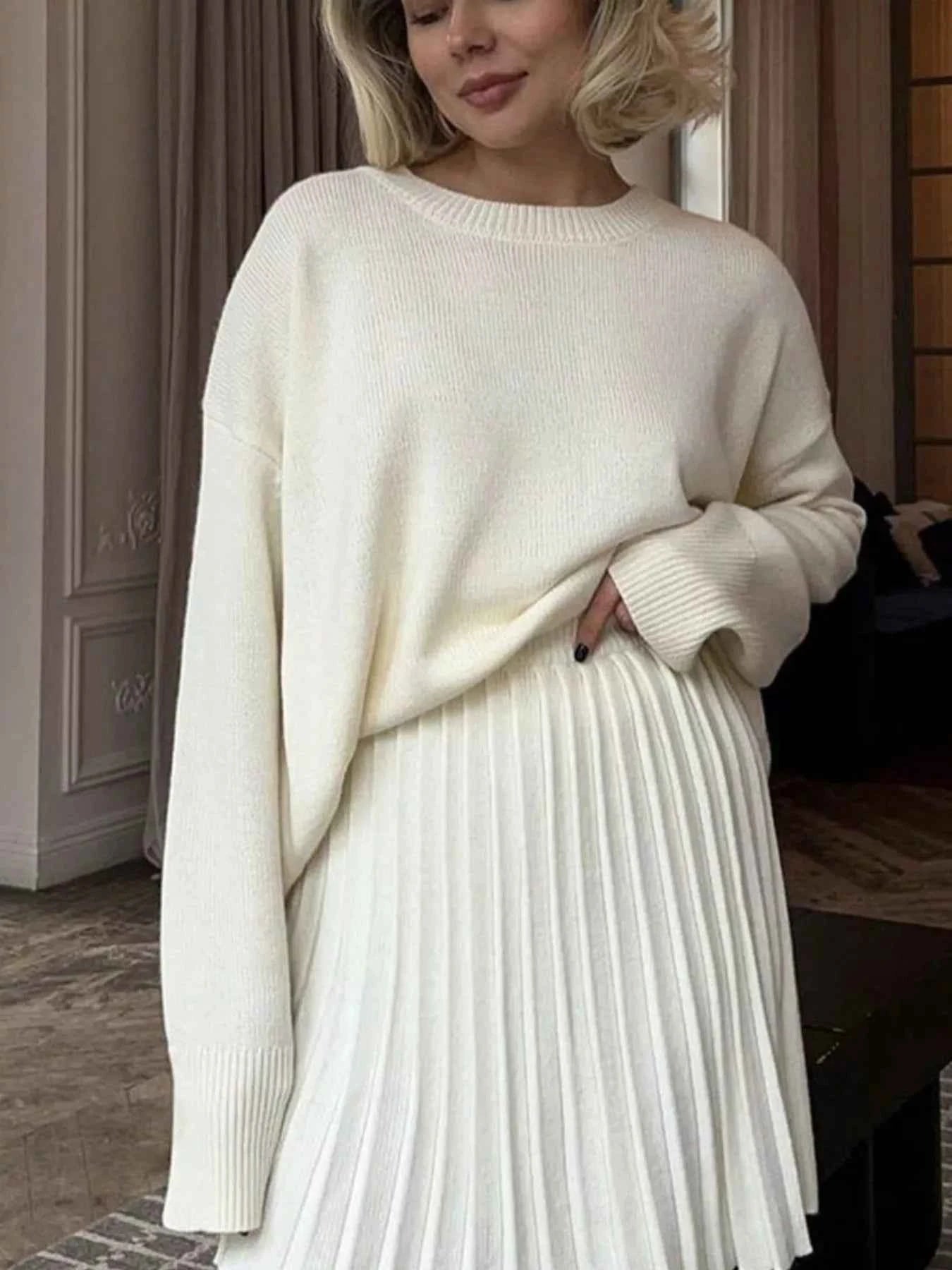 Ribbed Hem Round Neck Sweater 2f75b626-badf-48a7-b0b9-7e4994be5871-Max-Origin