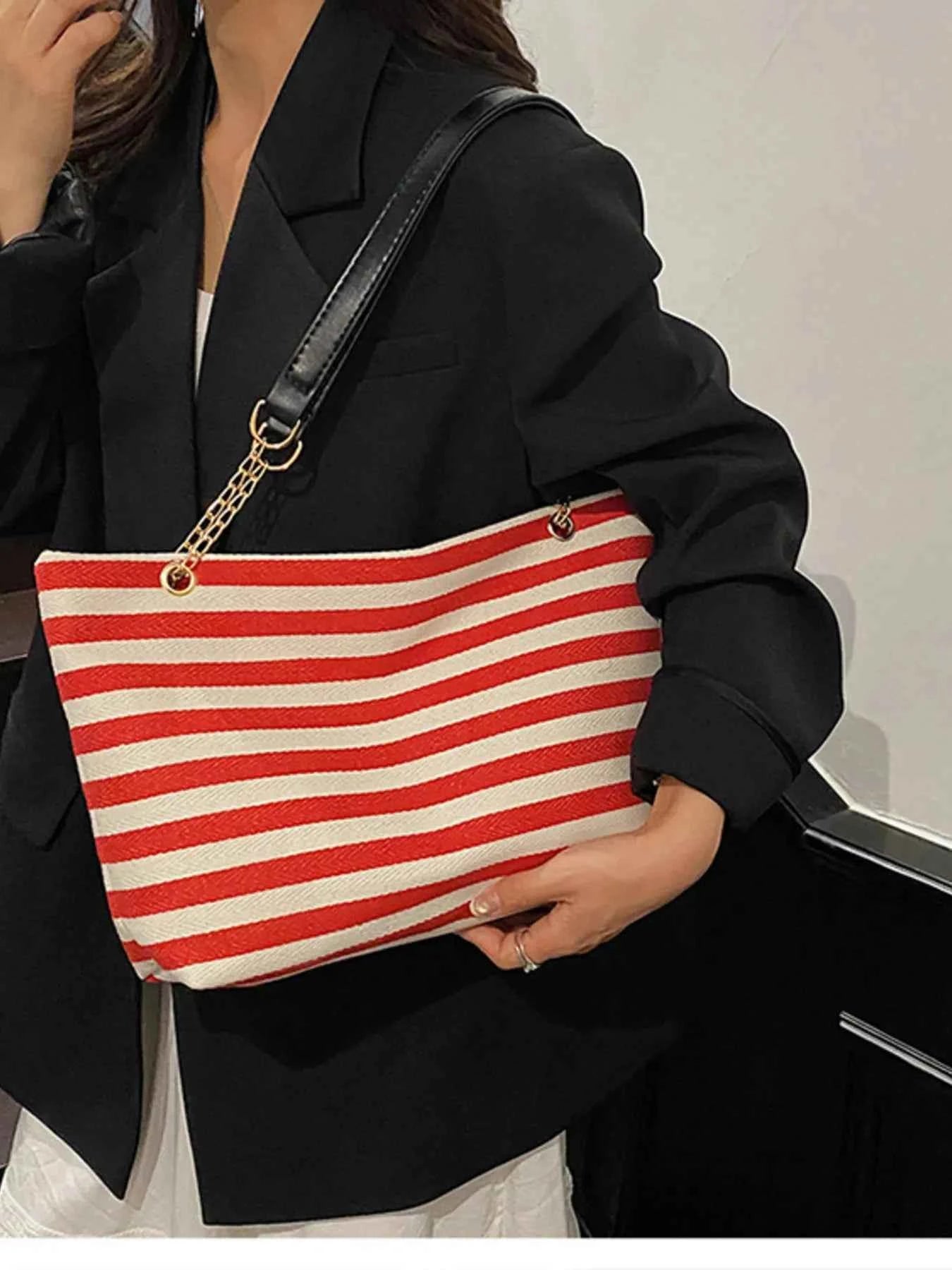 Striped Shoulder Bag with Chain Detail 2f784eea7575421884f010d50c3ec0b3-Max-Origin