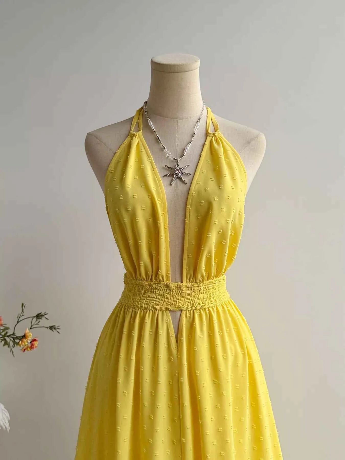 Swiss Dot Halter Neck Dress 2fb7362f-1e9a-4208-b9ed-c61734d7d0be-Max-Origin