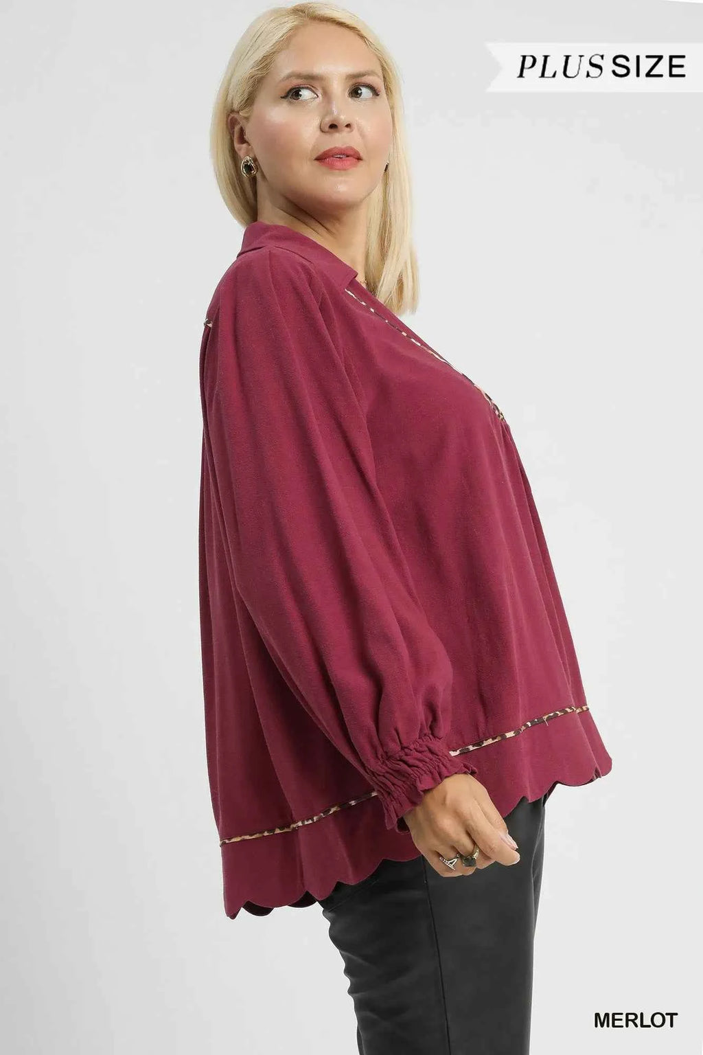 Umgee Full Size Linen Scallop Hem Blouse with Contrast Trim Plus Size 302bfb71-2455-43df-9762-1a46553de6db-Max-Origin