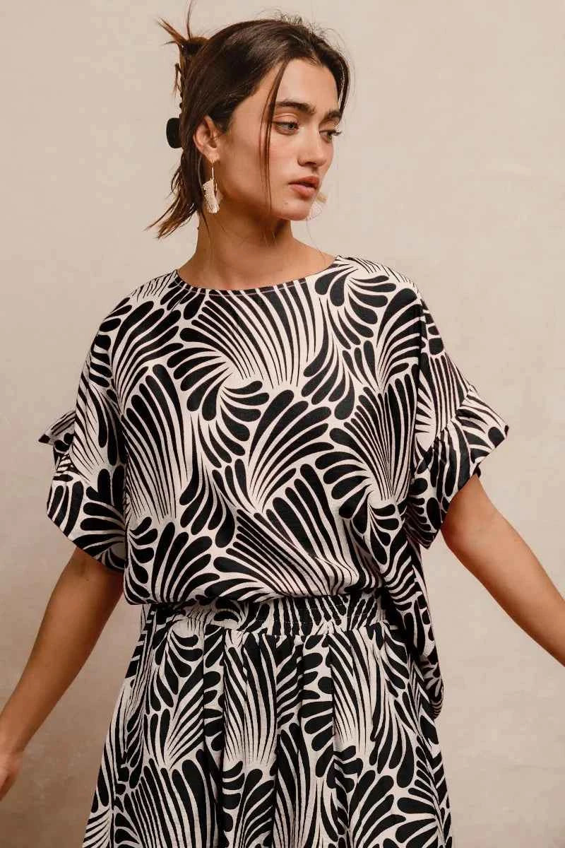 BiBi Print Woven Ruffled Sleeves Top BLACK 3037a6577b8341c98316e85e42986c84-Max-Origin