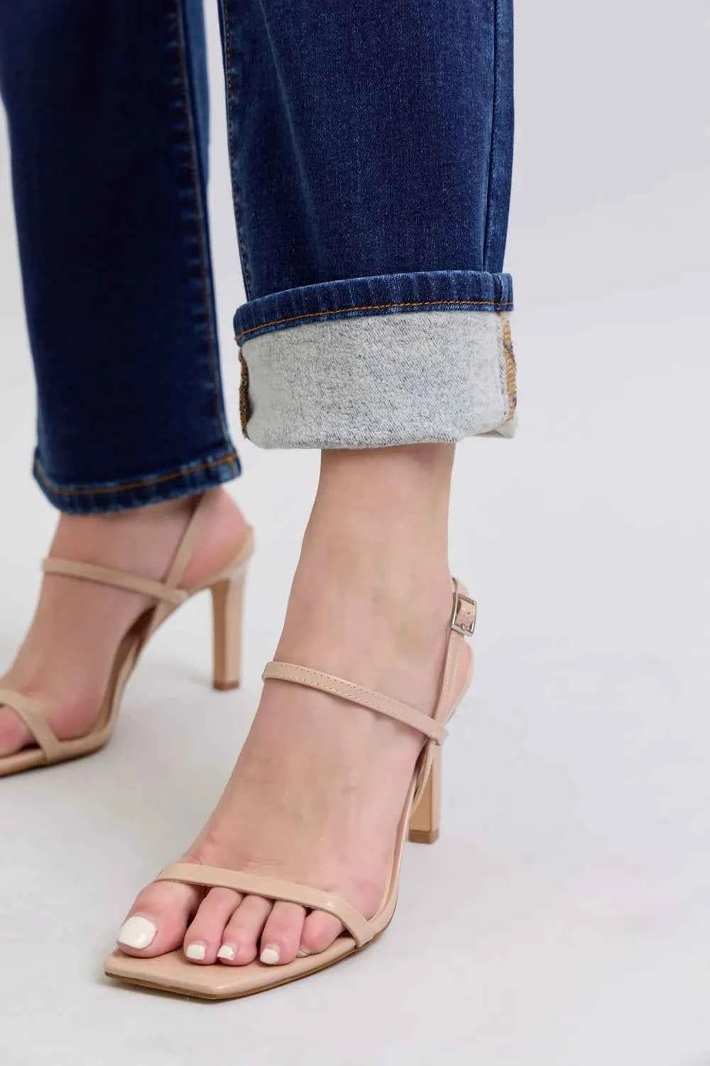 Judy Blue Full Size Washed Straight Leg Jeans with Pockets 3040a4a6-70c2-46db-b898-12cbd835fa28-Max