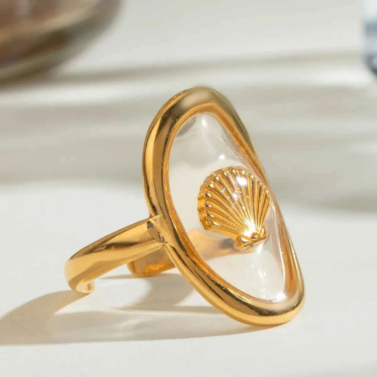 18K Gold-Plated Shell Pattern Mother of Pearl Ring 30534abd-bea4-4686-9ec9-a2765501301e-Max-Origin