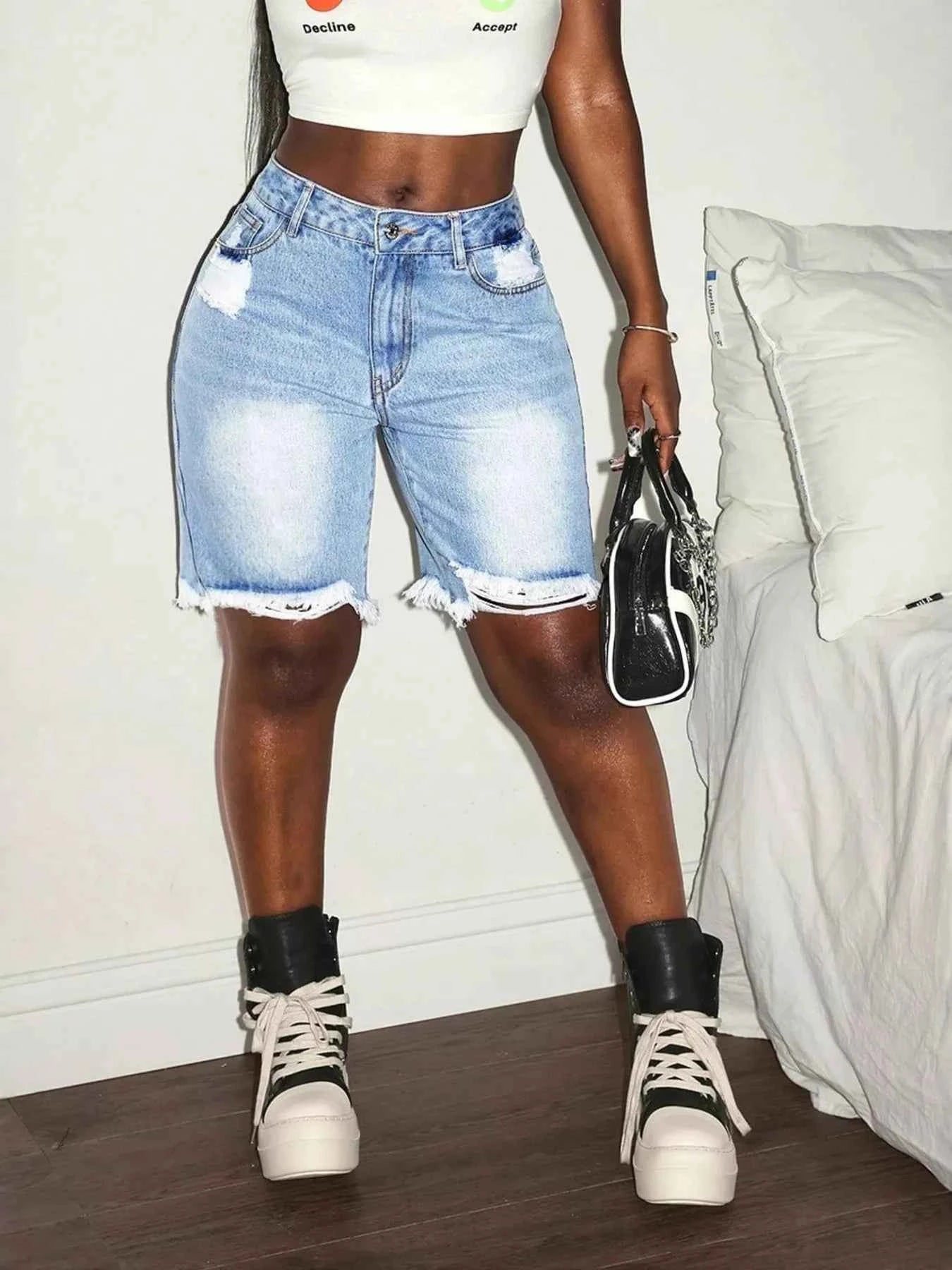 Distressed High Waist Frayed Hem Denim Shorts 309b1ddeeb8e4c218ea57ba774c4d942-Max-Origin