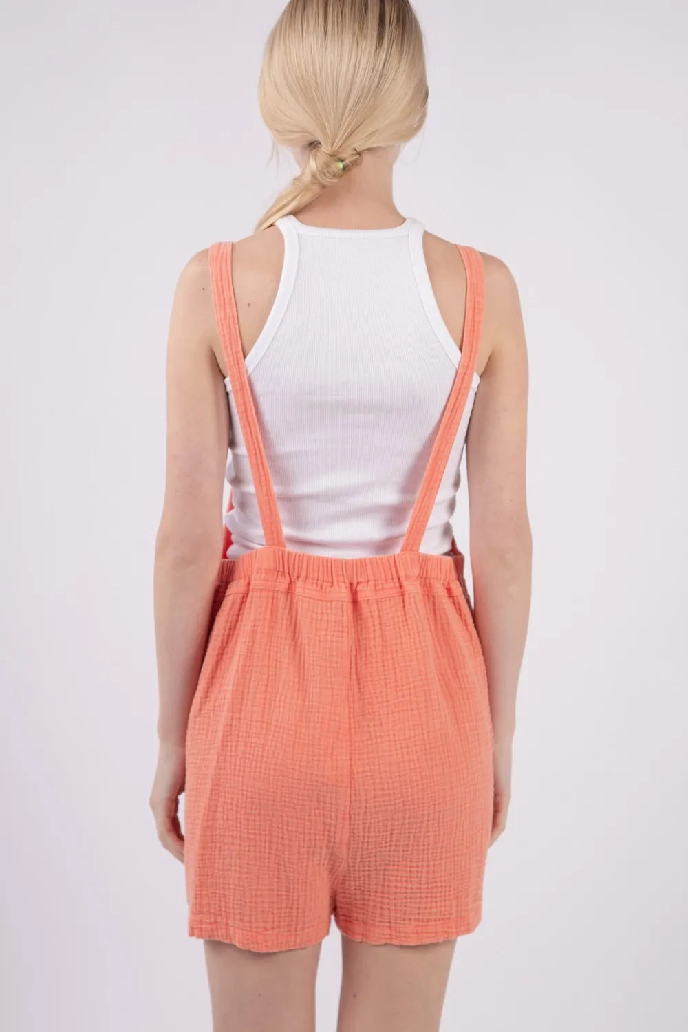 VERY J Sleeveless Double Gauze Overalls with Pockets 310539b5-4b05-4795-aa98-dac3333ef500-Max