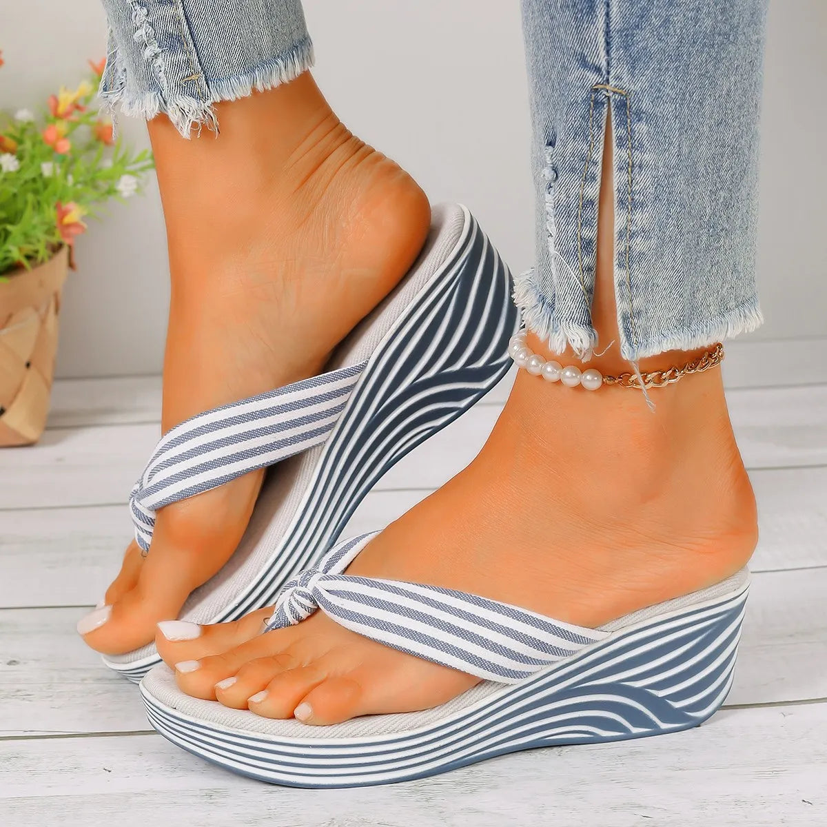 Toe Post Wedge Sandals Light Blue 3131b707-bd25-4190-b5f4-fa52b837b353-Max-Origin