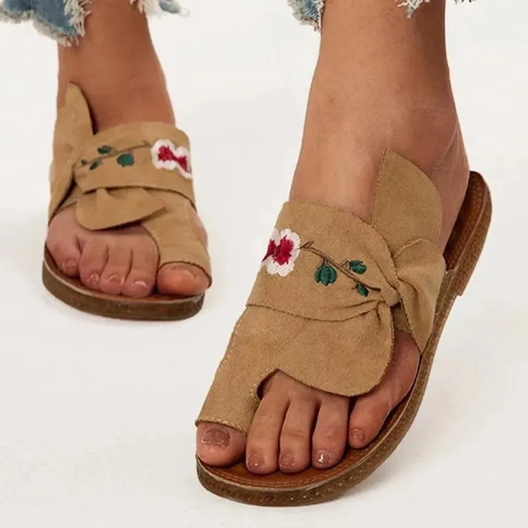 Toe Loop Platform Sandals Camel 3230de0d-99ff-4a1d-8d1f-89a554e92a03-Max-Origin