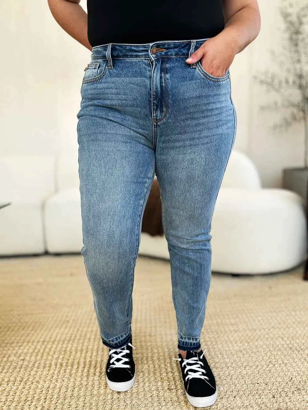 Judy Blue Full Size Mid Rise Rigid Magic Release Hem Jeans 32881d3c-cb6f-485e-afb2-4056109e8d47-Max