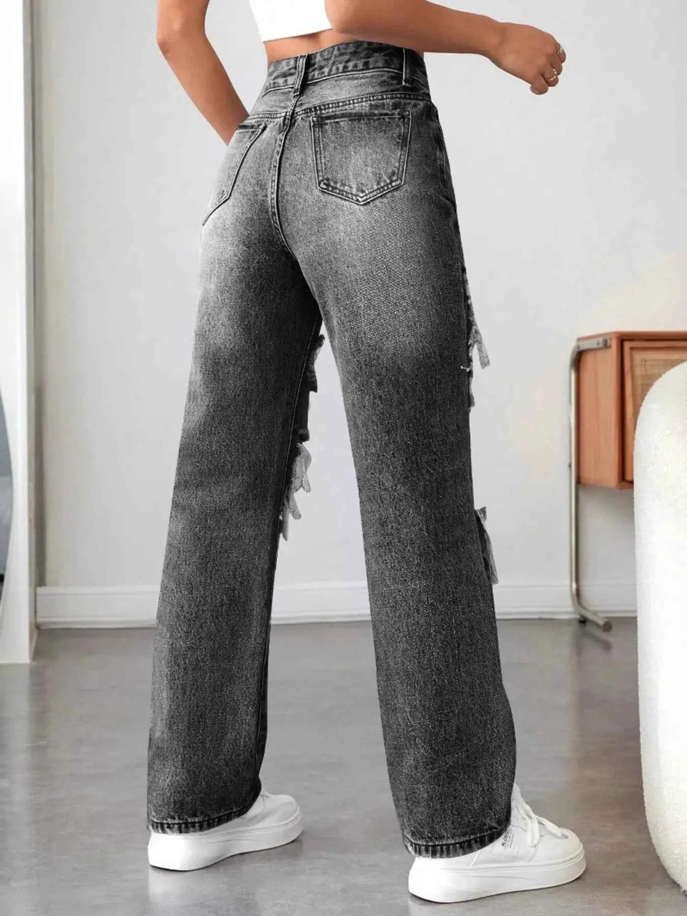 Distressed High Waisted Jeans 32be0c6ec0ca4ebeaa27581924848725-Max-Origin
