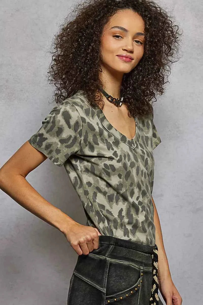 POL Printed V-Neck Short Sleeve T-Shirt 3508132a-8719-42f1-8f81-c60848f9191e-Max-Origin