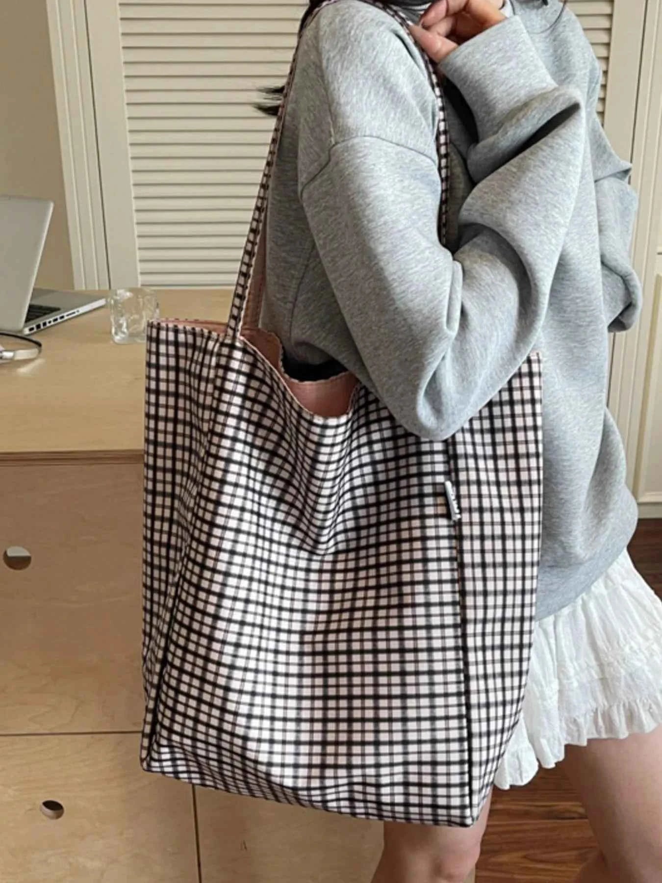 Plaid Pattern Tote Bag 355b7ef6-626f-41da-b851-cf16321242c9-Max-Origin