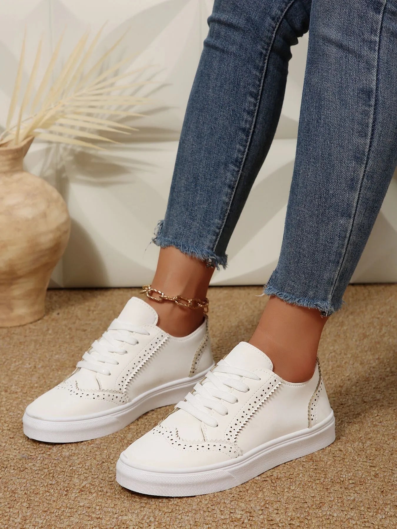 Lace Up Round Toe Platform Sneakers 35898fc9-72a2-4ea7-8117-c7b876cfbbf5-Max-Origin
