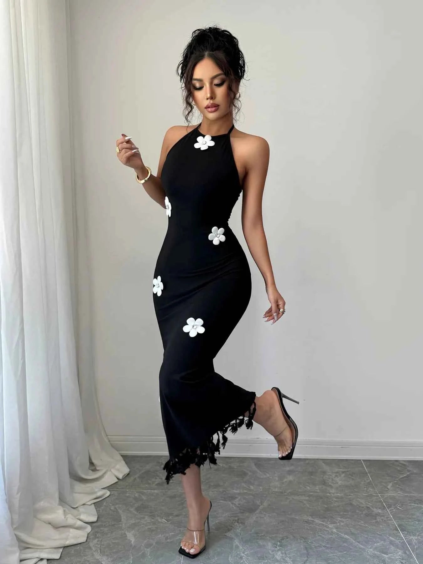 Flower Halter Neck Dress 3604cfb9-7129-4a10-8627-59c5eb342e38-Max-Origin