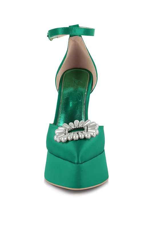 Maeissa Pearls Brooch Detail Block Heel Sandals 3631a847-0372-4ff0-afc2-ab39c3e8755b