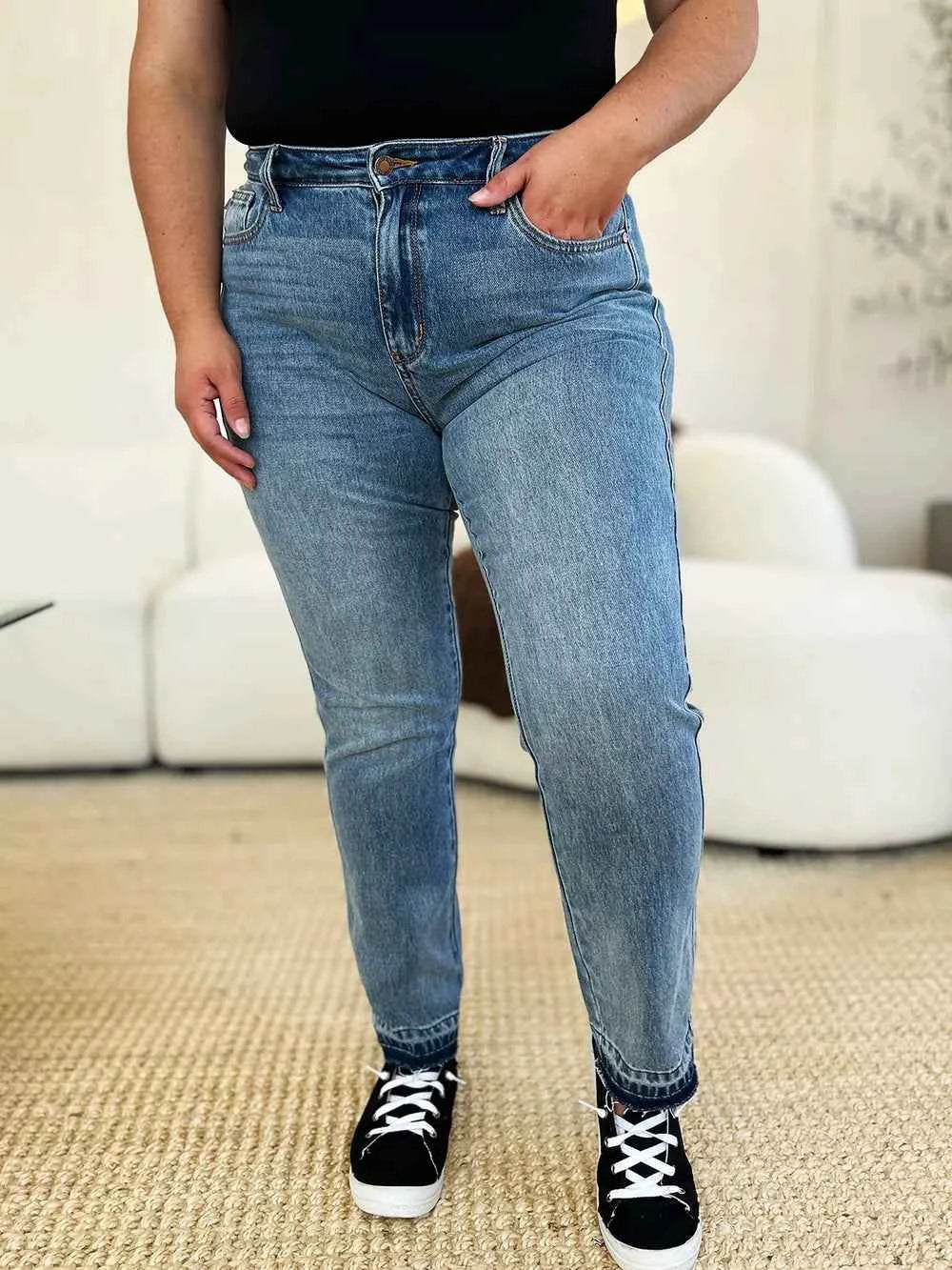 Judy Blue Full Size Mid Rise Rigid Magic Release Hem Jeans 372b4666-1ed6-4186-b150-980376cd5dbf-Max