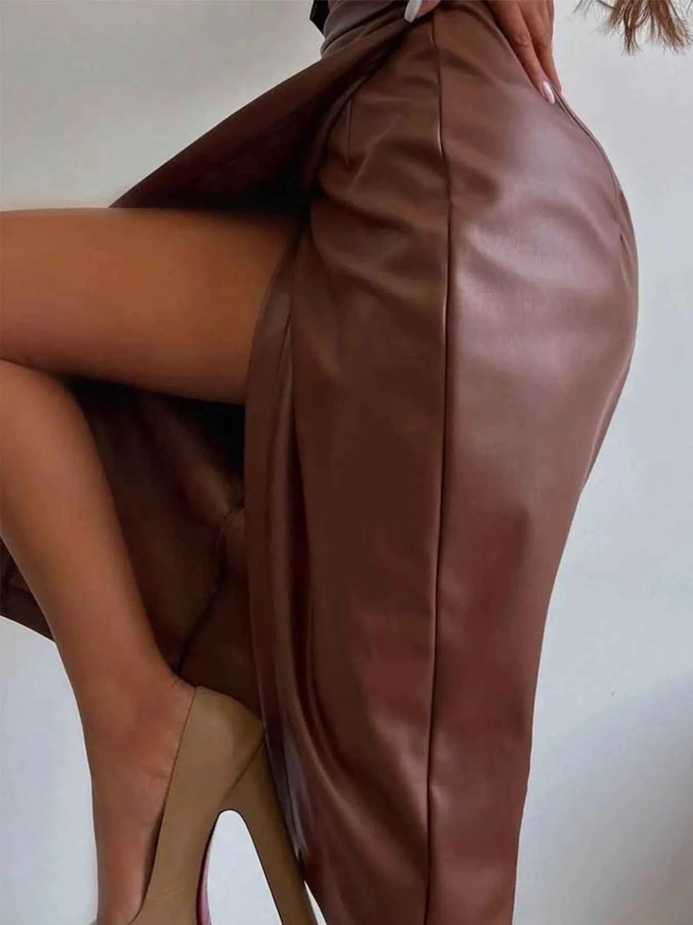 Slit Leather Midi Skirt 37e9a480478c4338a00d0c9deb482b57-Max-Origin