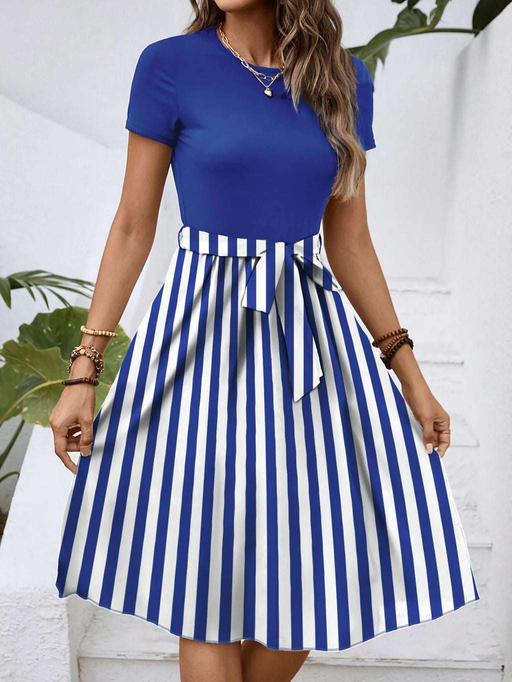 Striped Round Neck Short Sleeve Dress 383dc0b5-3fd3-4e48-9c1f-ec0b0356baa5-Max-Origin