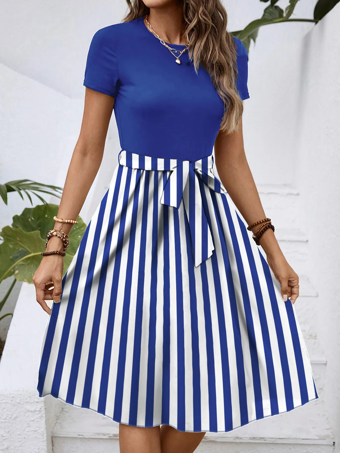 Striped Round Neck Short Sleeve Dress 383dc0b5-3fd3-4e48-9c1f-ec0b0356baa5-Max-Origin