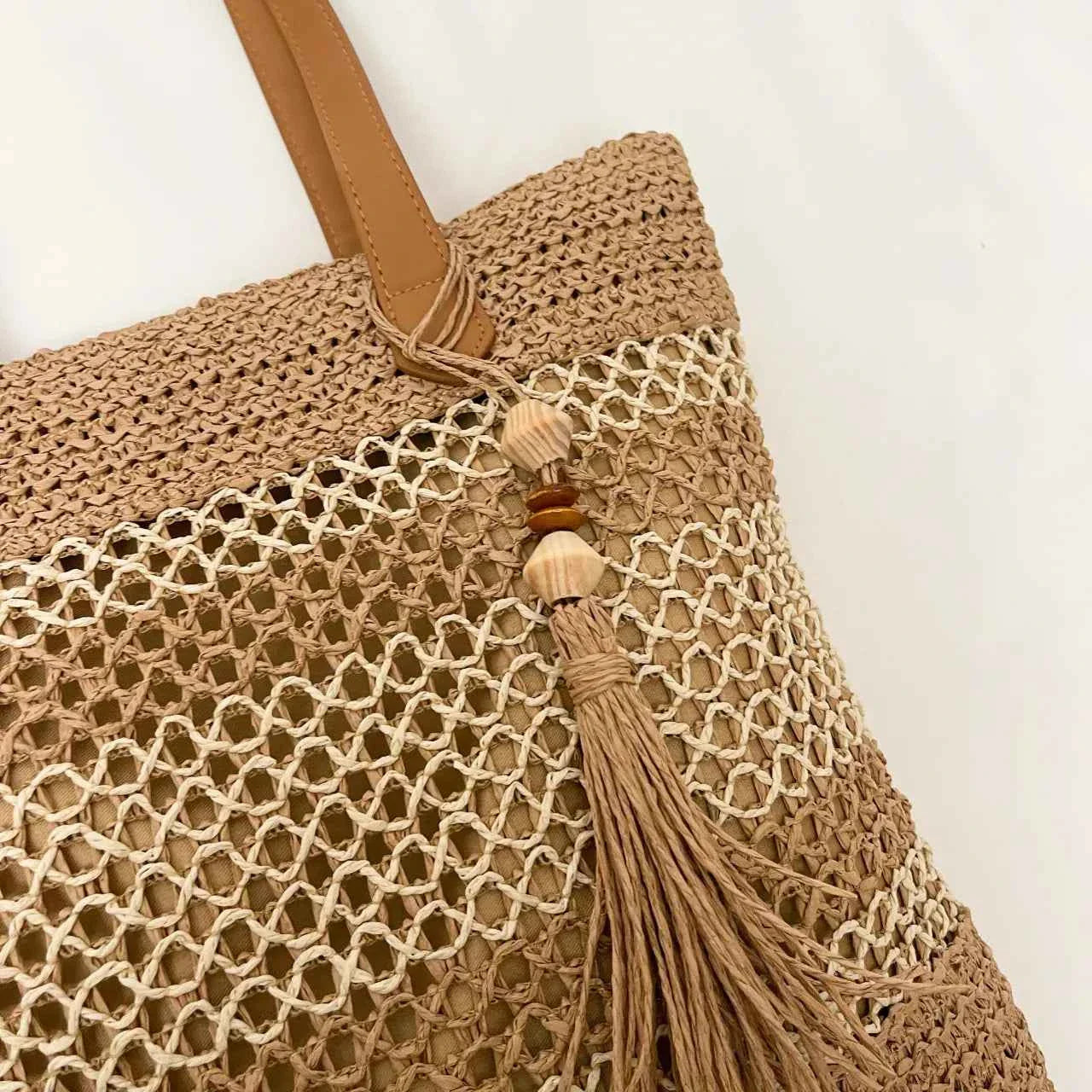 Contrast Woven Straw Beach Tote Bag with Tassel Detail 38ad862441734335ab572eb553405137-Max-Origin