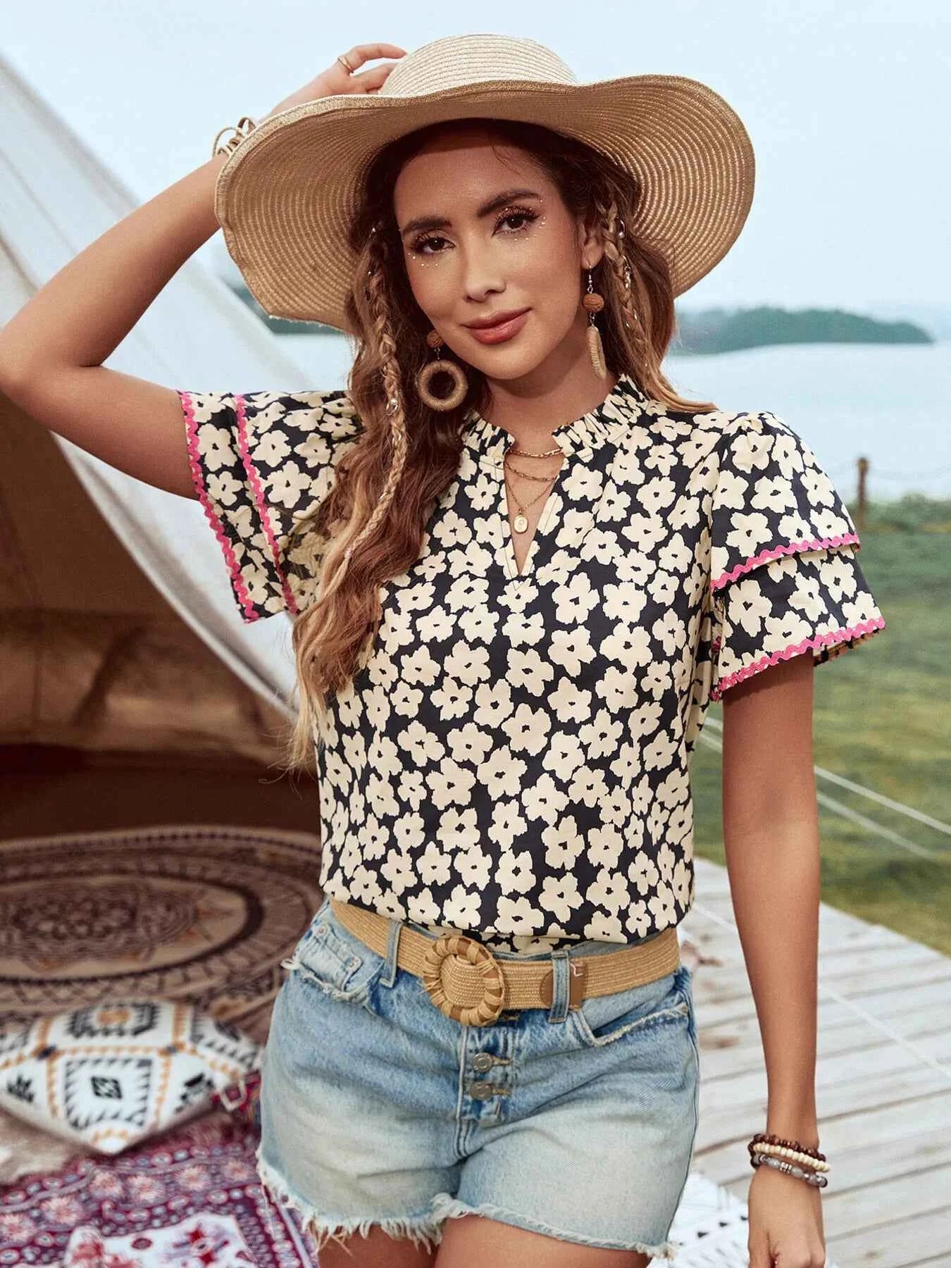 Floral Print Short Sleeve Blouse with Contrast Trim 38c7781a85fe4d35a4a96bdcd08adcee-Max-Origin