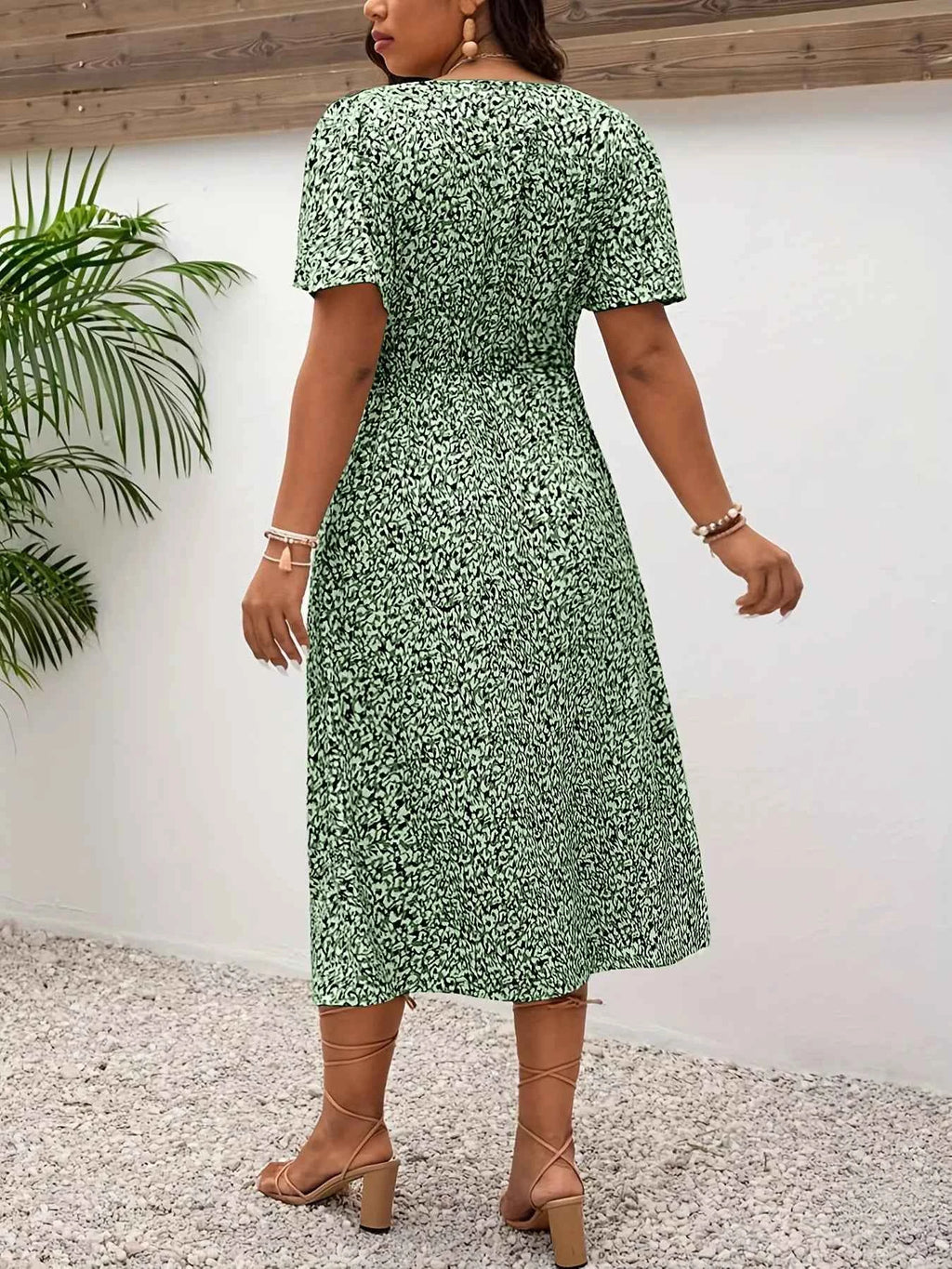 Plus Size Printed V-Neck Short Sleeve Midi Dress 38d2ac6c23964e2eb6621da3635337fa-Max-Origin