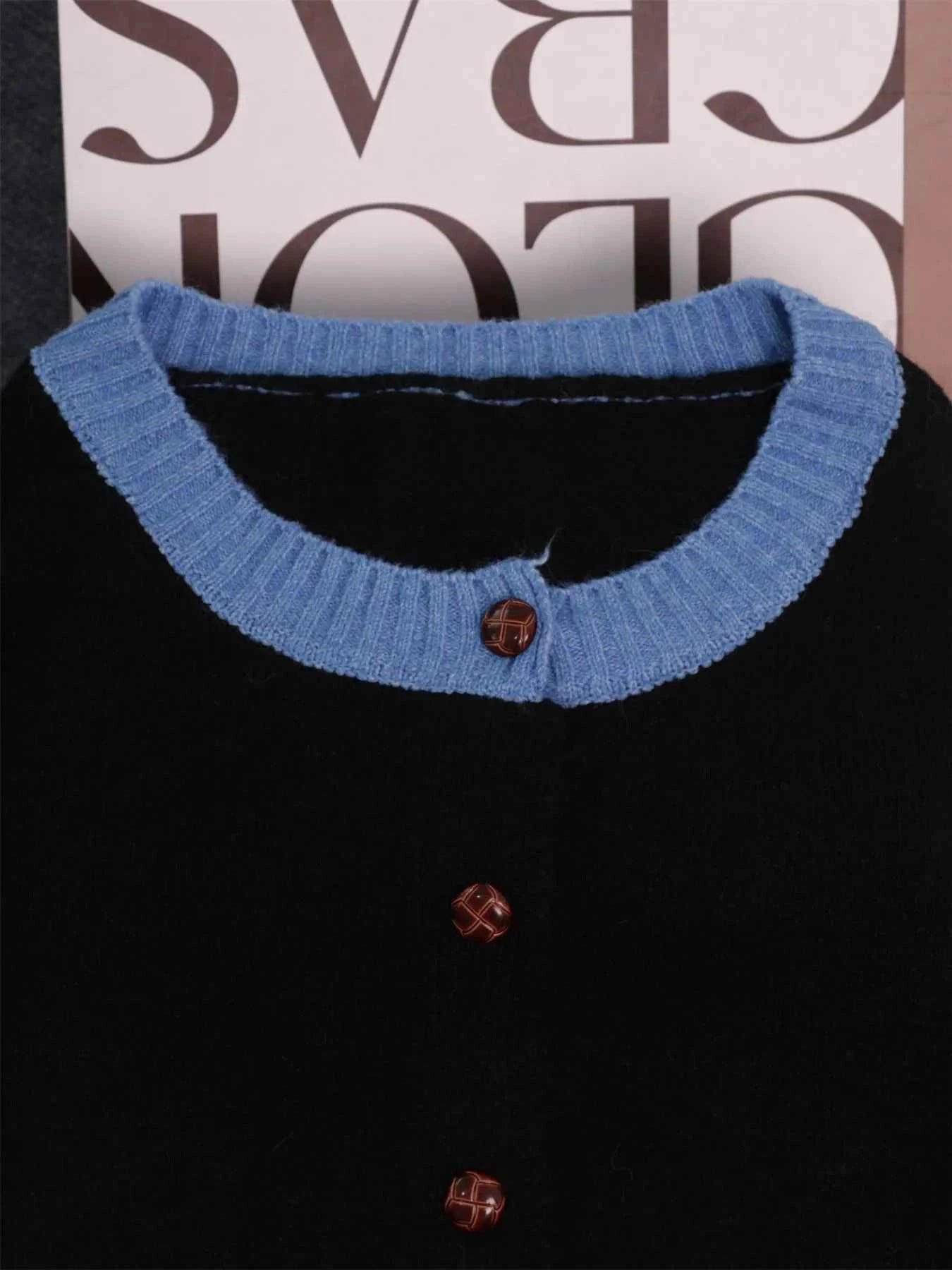 Button-Front Contrast Trim Cardigan 3986886e84b64ab29917b6cd42c3c727-Max-Origin
