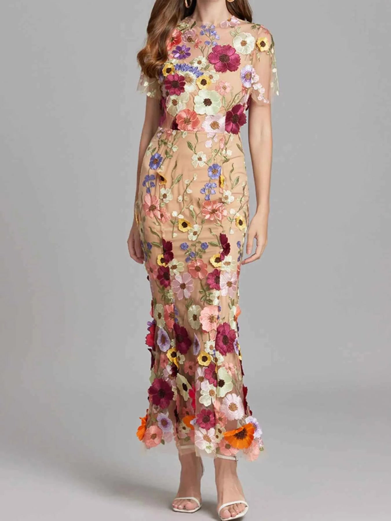 Floral Embroidered Mesh Overlay Maxi Dress 39ce5b2f-8eaa-449d-9c03-e15a5844a496-Max-Origin