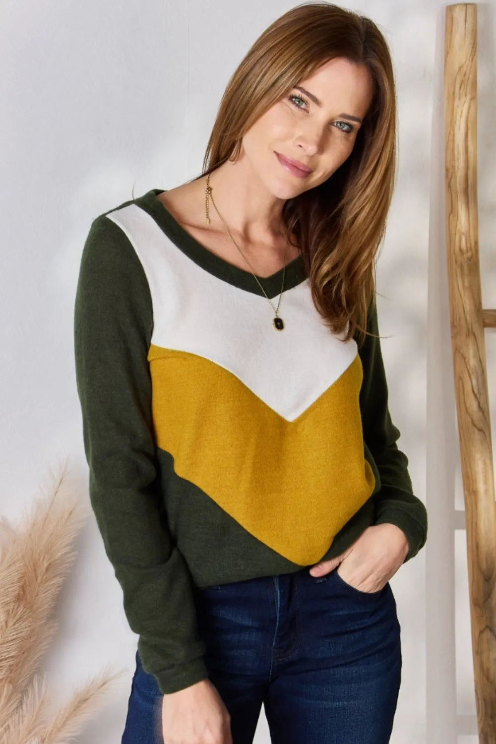 Hailey & Co Full Size Colorblock V-Neck Blouse 3a177760-a6ae-4bdf-93d0-238af37522e6-Max