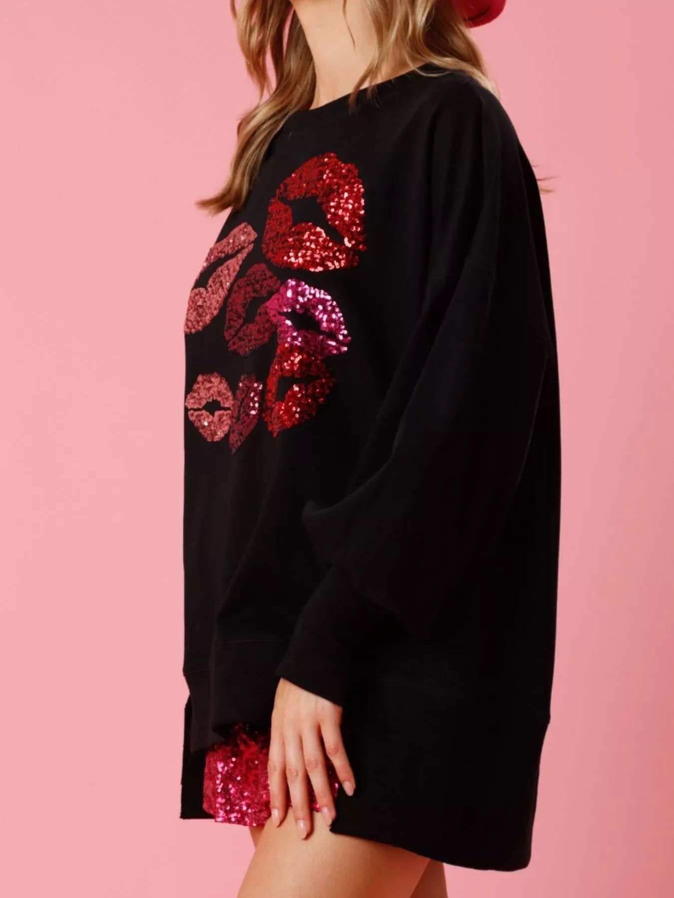 Lips Round Neck Dropped Shoulder Sweatshirt 3a65fae3-5295-4e99-87cf-6460b62b3939-Max-Origin