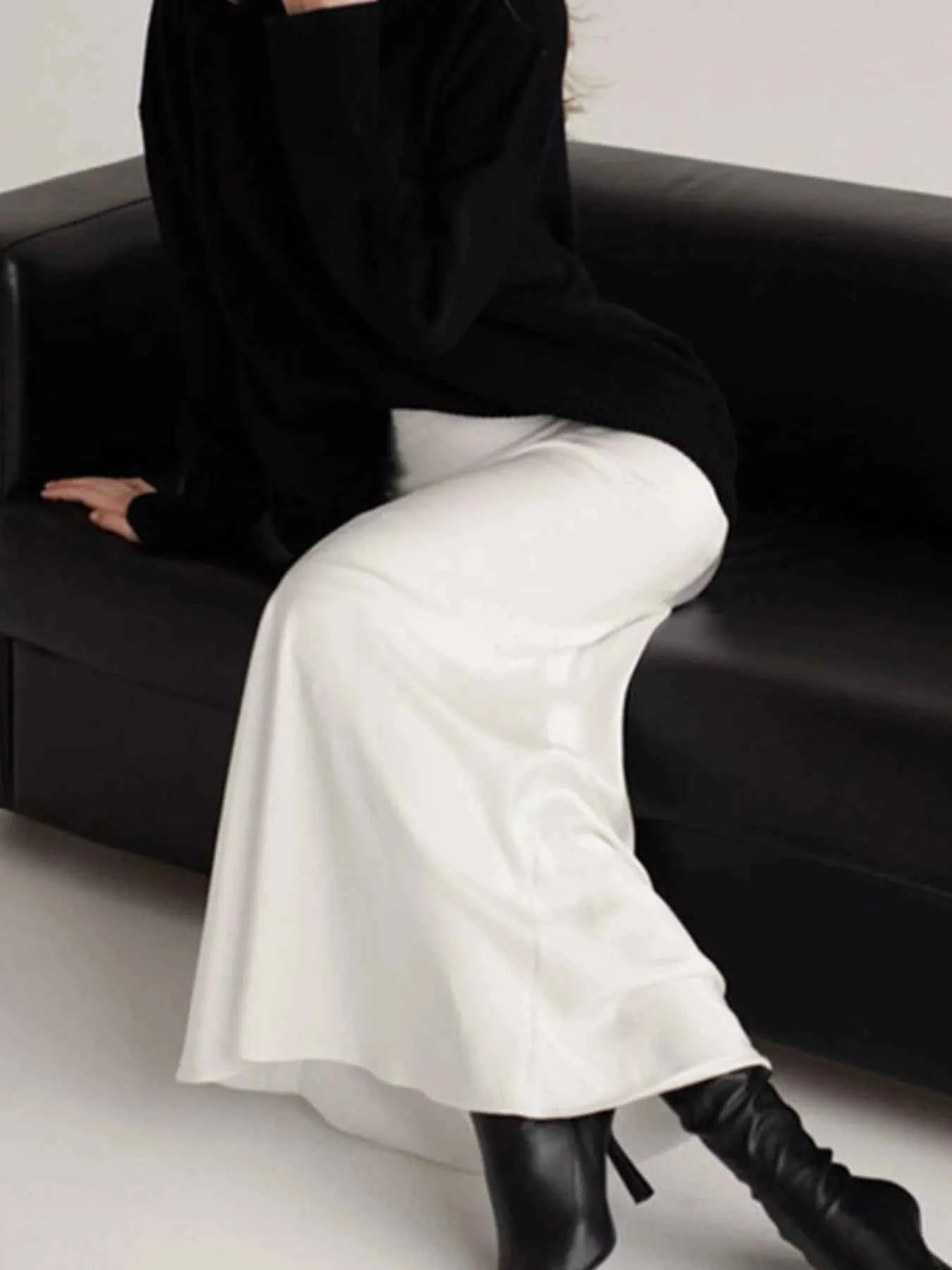 High-Waisted Maxi Skirt 3afd0df5-cbb2-44e4-a064-60ae1731aedf-Max-Origin