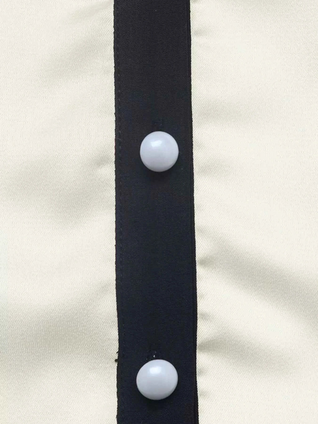 Contrast Trim V-Neck Blouse 3b5ba79512d14e458a8ebbd2c89dea91-Max-Origin