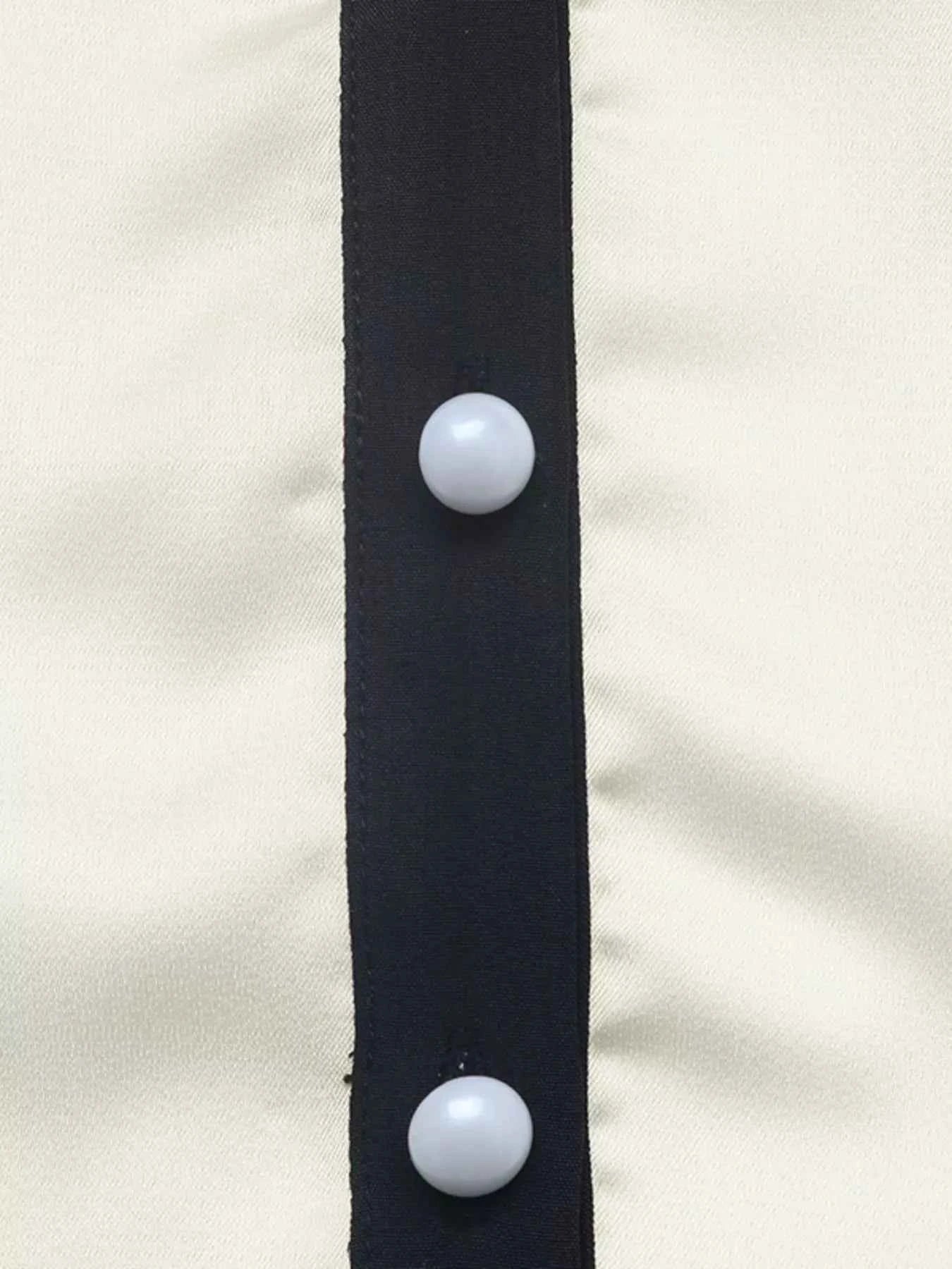 Contrast Trim V-Neck Blouse 3b5ba79512d14e458a8ebbd2c89dea91-Max-Origin