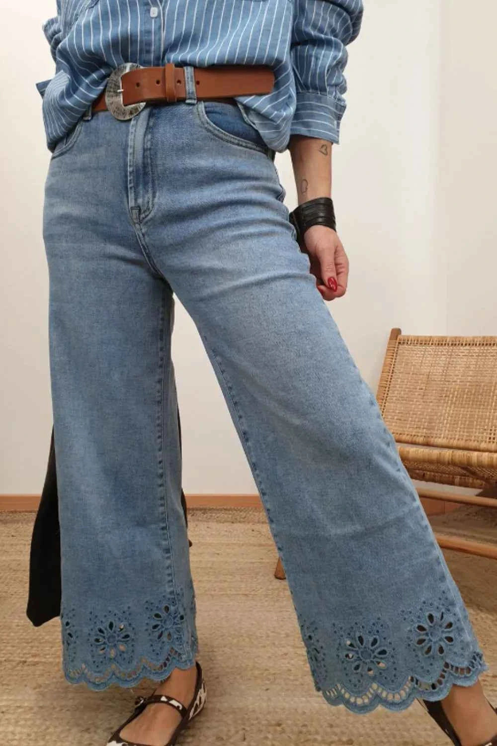 Lace Detail Cropped Wide Leg Jeans 3b88f147-3188-4239-b857-c5f936a81e91-Max-Origin
