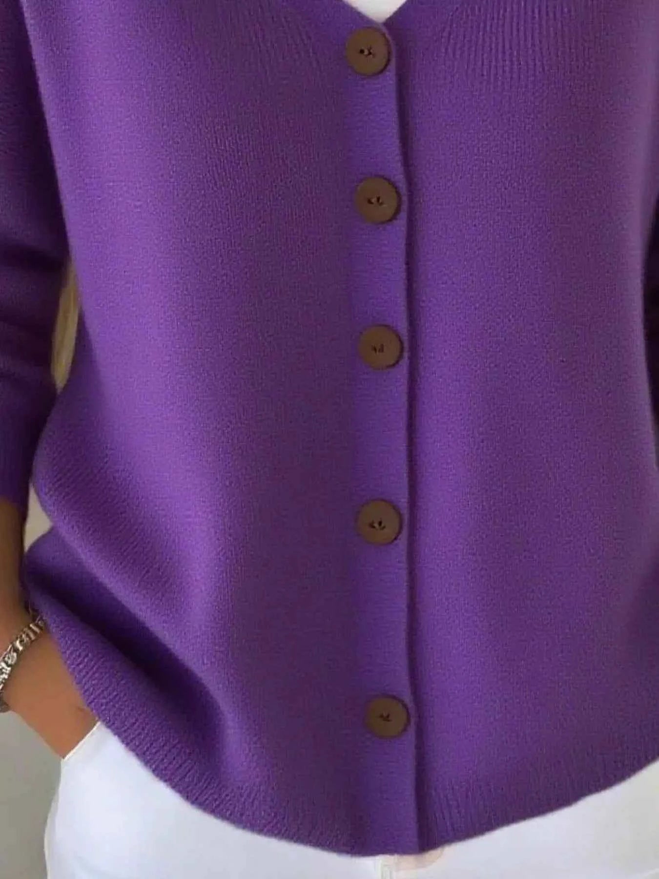 Full Size Button-Front V-Neck Cardigan Plus Size 3b9b29af-d146-4fb6-8cf3-09ba4dbe0b80-Max-Origin