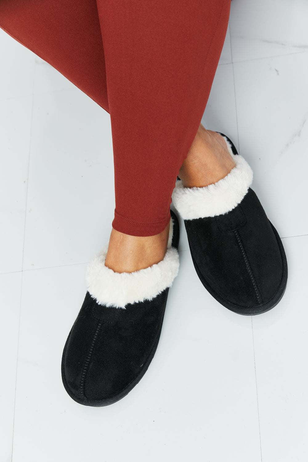 Two-Tone Seam Detail Slippers in Black 3bc45ca515f54d3c8f61259be36876b8-Max