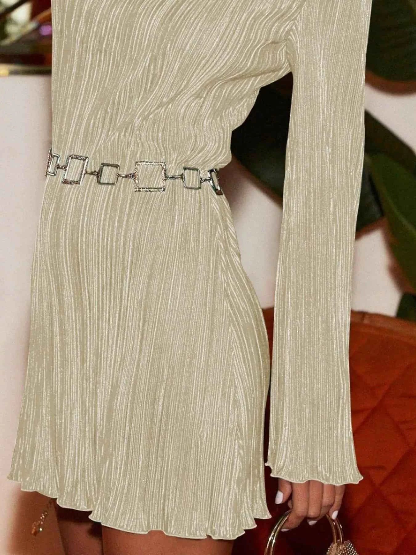 Cutout Back Flare Sleeve Dress 3d29f79f-db1f-4a4b-99d0-864cc7a05841-Max-Origin