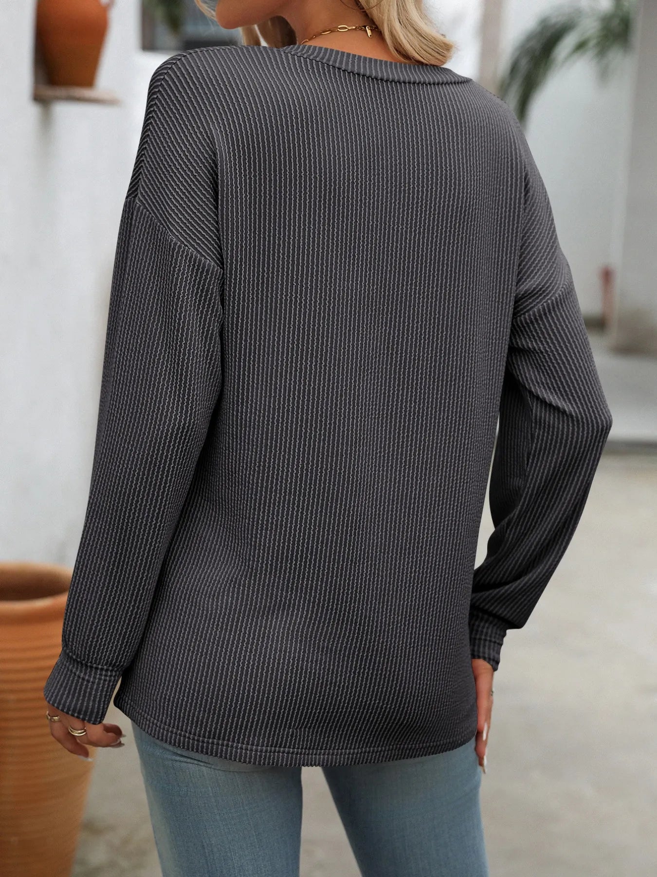 Ribbed V-Neck Long Sleeve T-Shirt 3d33a333-a8ba-4596-9853-d77fe933507d-Max-Origin