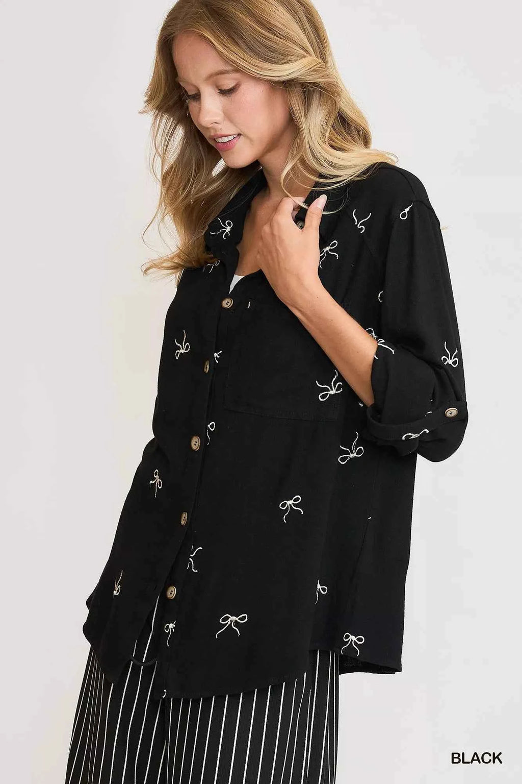 Umgee Linen Blend Fitted Shirt with Ribbon Embroidery Details 3ddb657d-99de-4186-a696-73e65bb2b566-Max-Origin