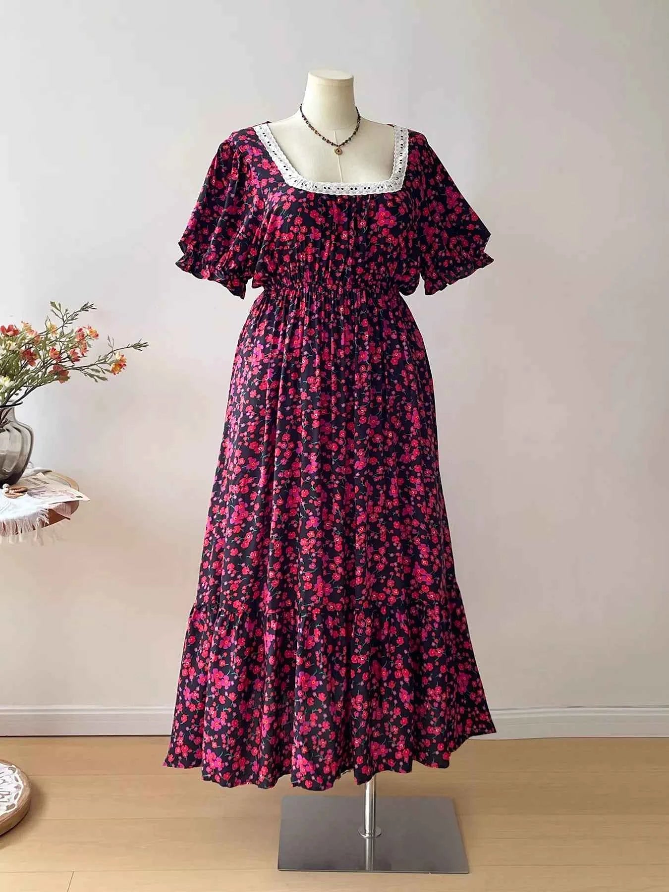Plus Size Floral Square Neck Short Sleeve Dress 3e5bf5ab-0c75-49be-9e53-6da131519d78-Max-Origin