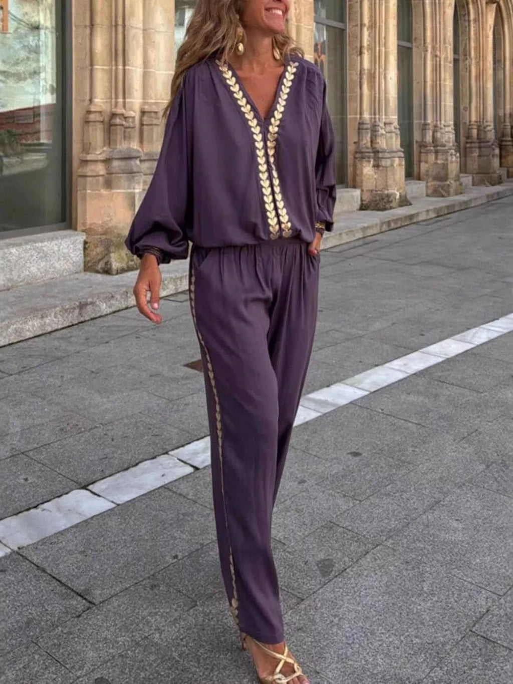 Full Size Contrast Trim V-Neck Top and Pants Set Plus Size 3e843f2f-2872-4ea8-869b-96f5065cc25e-Max-Origin