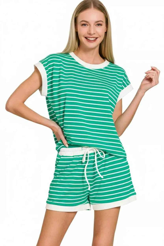 Stripe Contrast Trim Top & Shorts Set 3ef8c309-ff4c-47ce-92de-a26d4941969c-Max-Origin