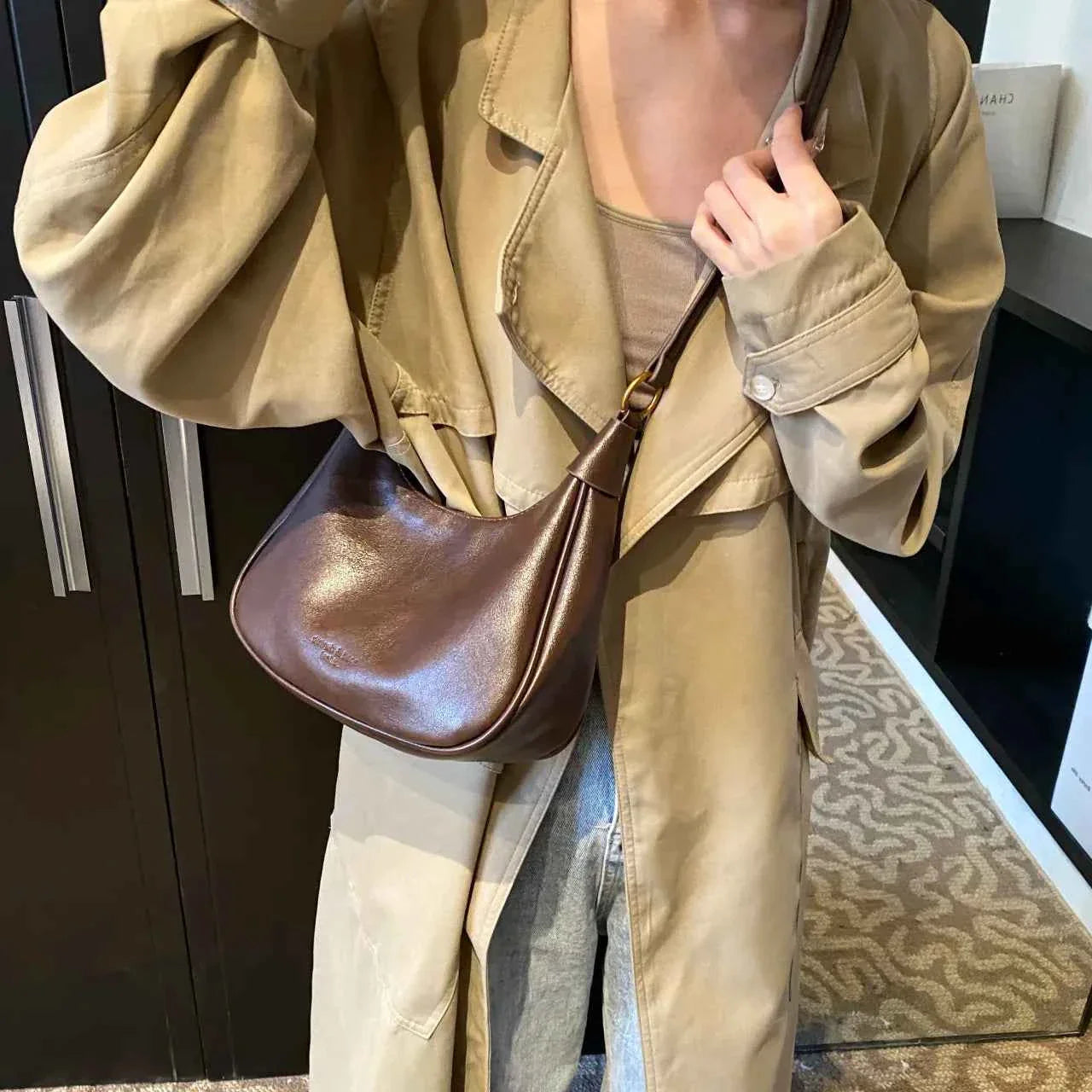 Curved Leather Shoulder Bag Coffee onesize 3fd8323d594b45aeb352eeda52f96a63-Max-Origin